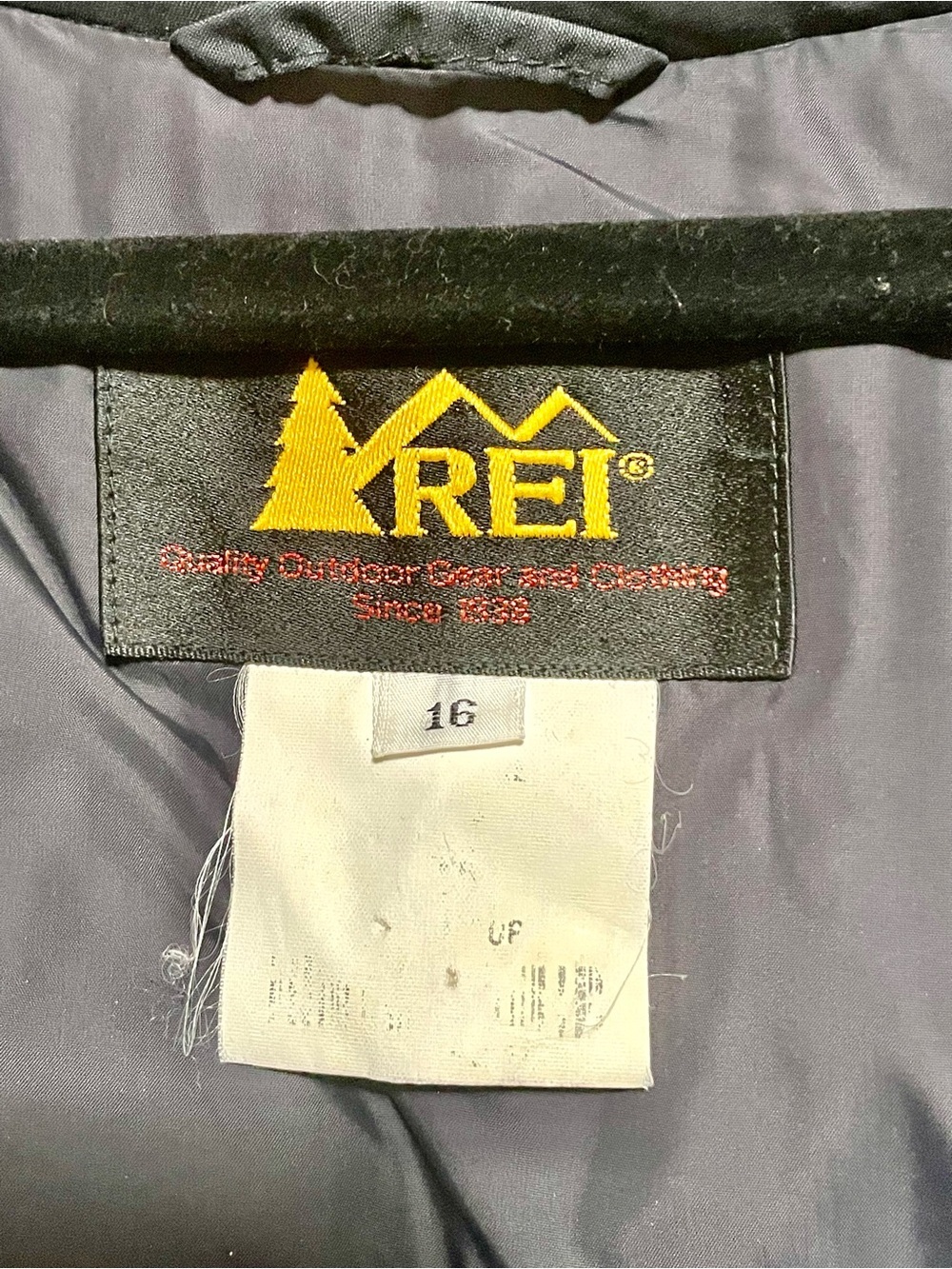 REI Vintage Down Jacket in Red. Insulated Parka with Detachable Hood Size 16 - Picture 7 of 11